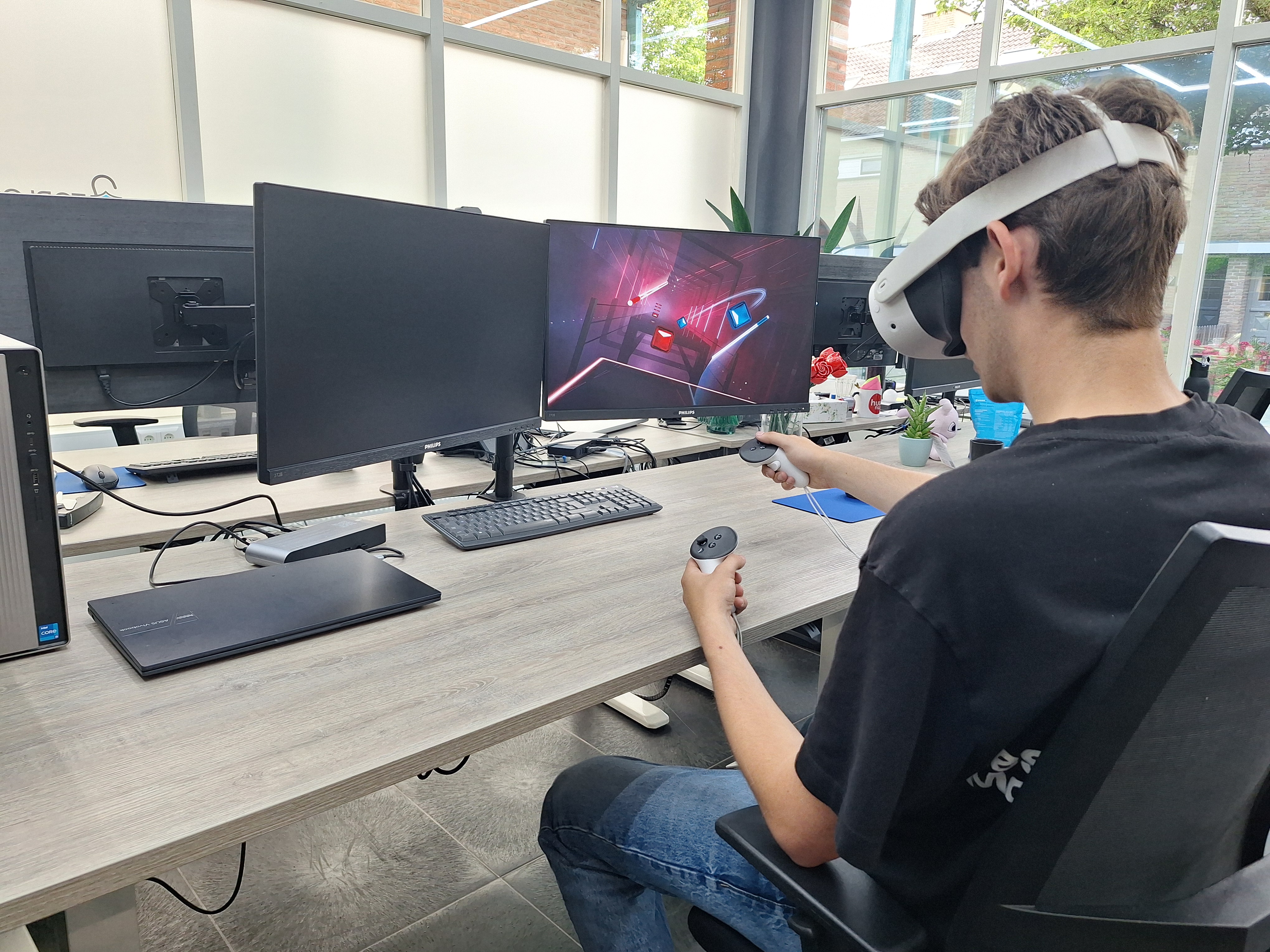 VR teambuilding experience een persoon die een spel speelt op een scherm