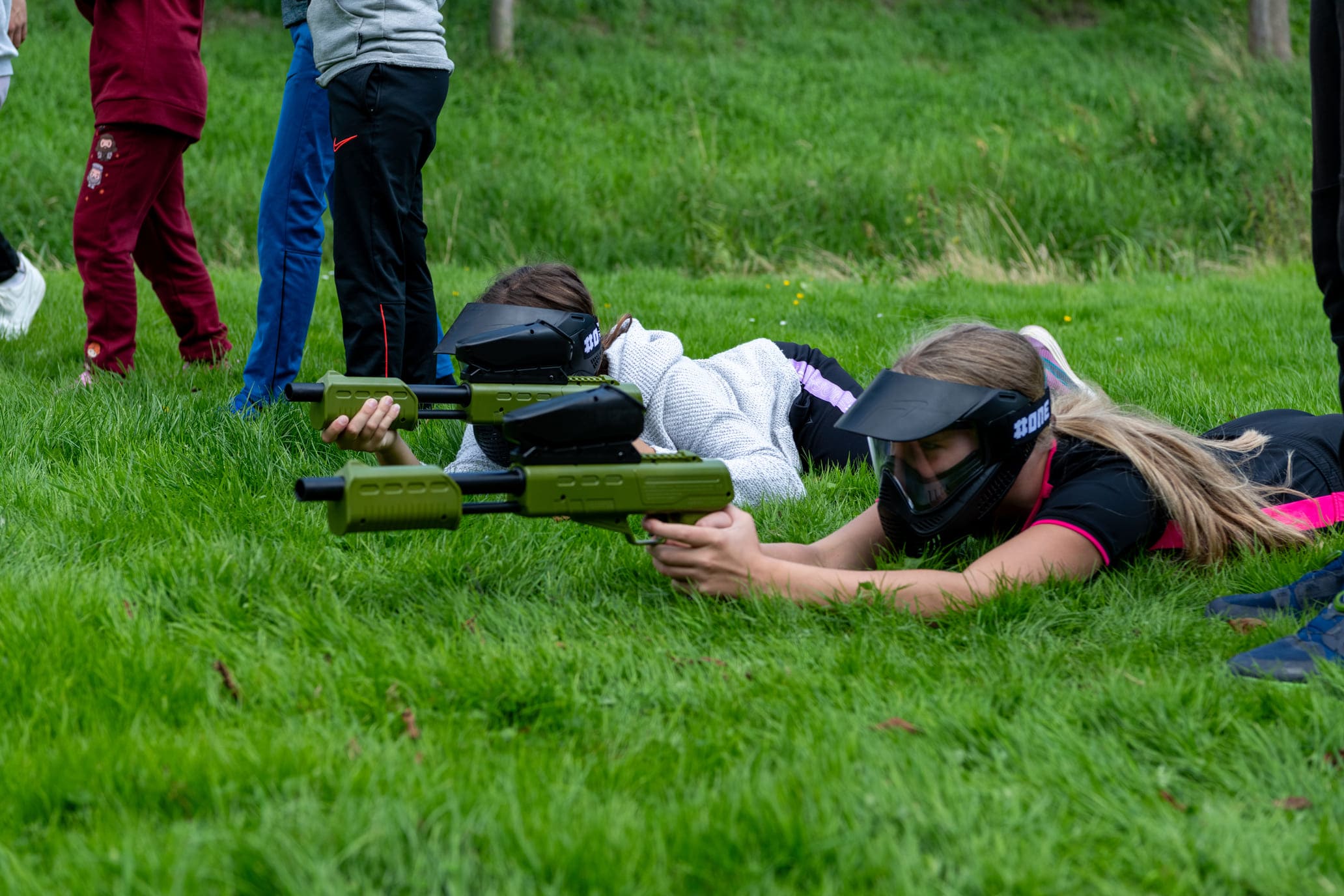 Doet paintball pijn tactiek om minder geraakt te worden laag blijven dekking obstakels
