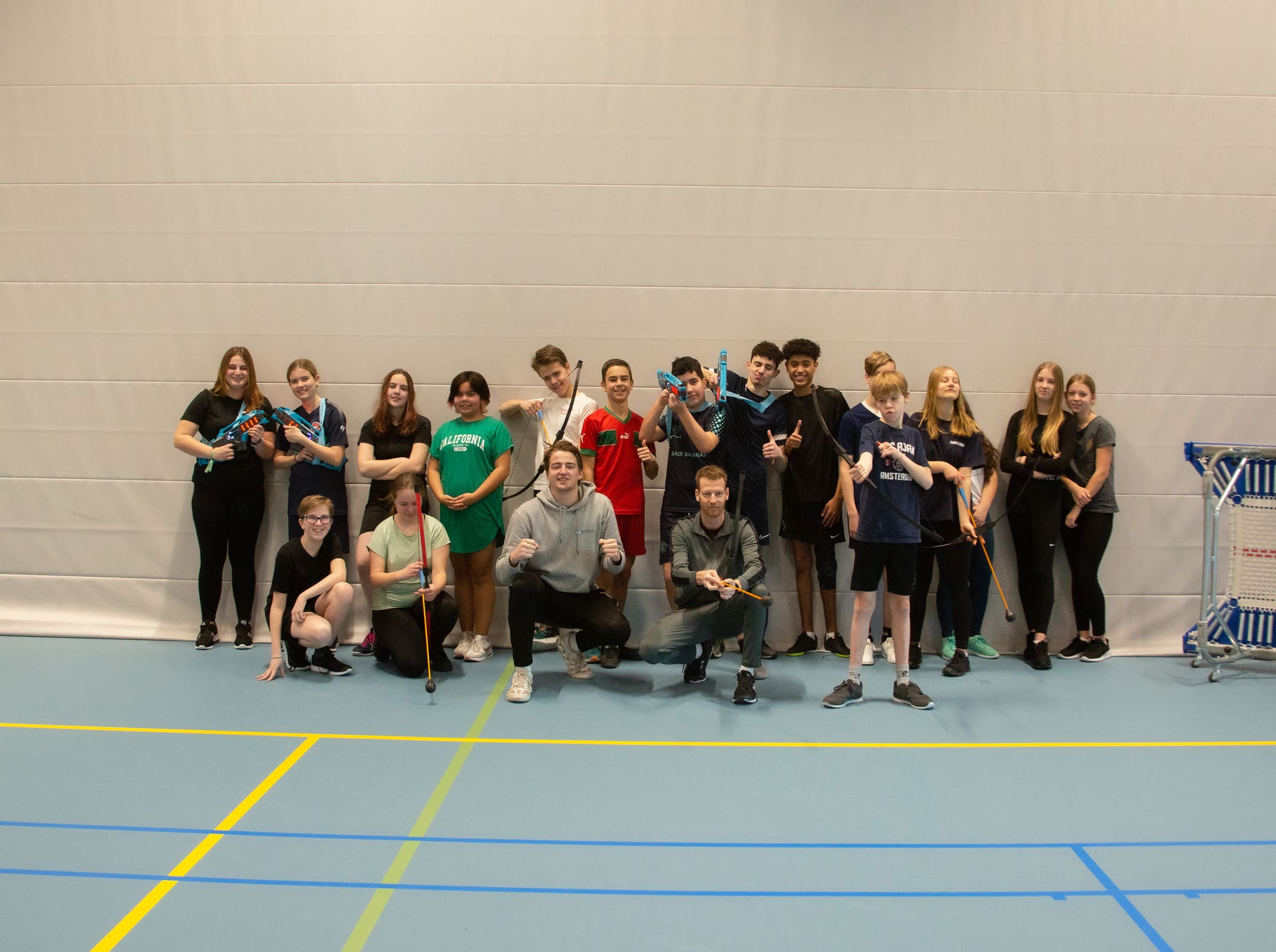 Tips voor een archery tag feestje: indoor met een gezellige groep met veel sfeer en teambuilding