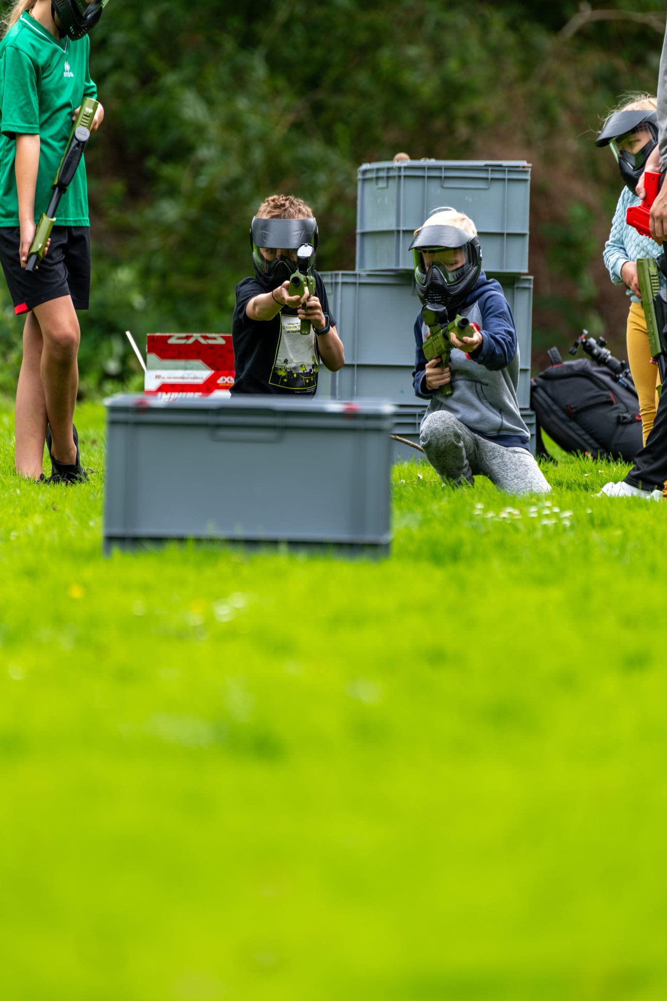 Spelvarrianten varianten spelvormen voor paintball kinderen paintballen op een veldje met obstakels